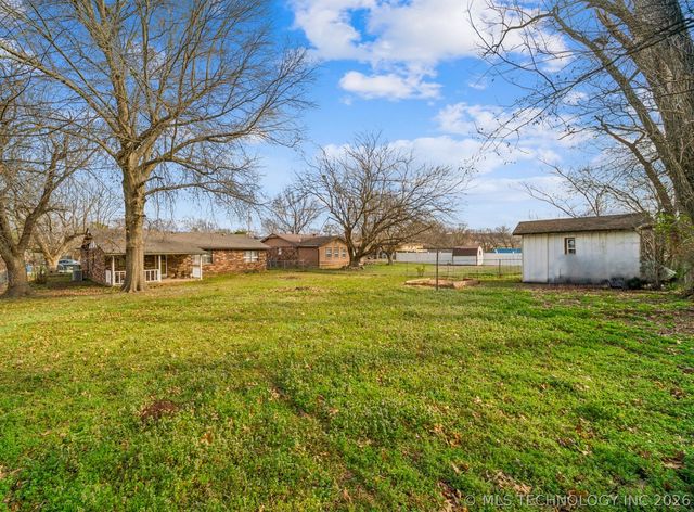 604 E Radcliff Avenue, Locust Grove, OK 74352