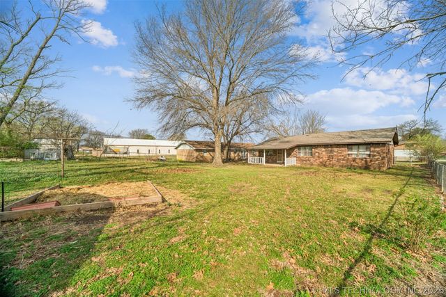 604 E Radcliff Avenue, Locust Grove, OK 74352