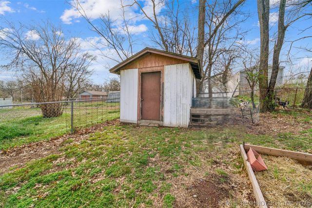 604 E Radcliff Avenue, Locust Grove, OK 74352