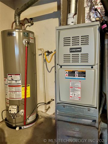 604 E Radcliff Avenue, Locust Grove, OK 74352