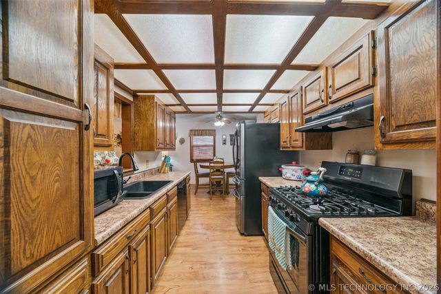 604 E Radcliff Avenue, Locust Grove, OK 74352