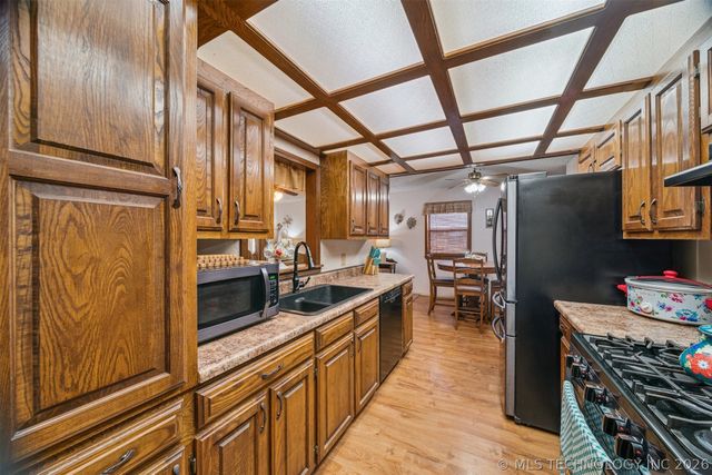 604 E Radcliff Avenue, Locust Grove, OK 74352