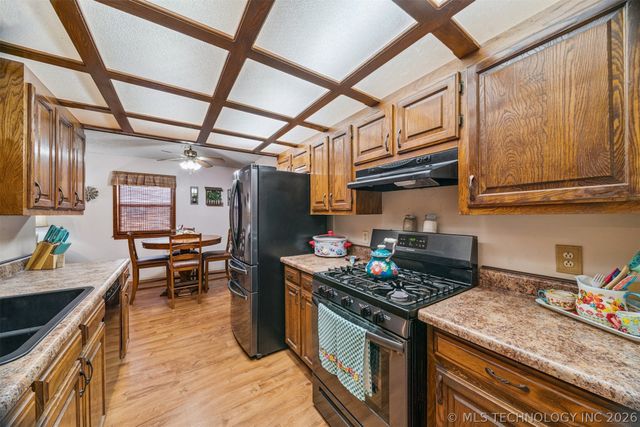 604 E Radcliff Avenue, Locust Grove, OK 74352