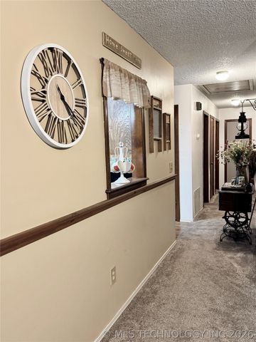 604 E Radcliff Avenue, Locust Grove, OK 74352