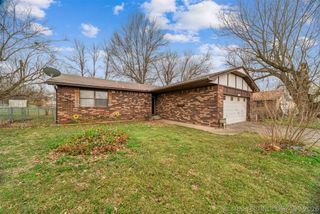 604 E Radcliff Avenue, Locust Grove, OK 74352