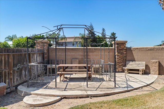 2901 Gambler Hill Ct, Riverbank, CA 95367