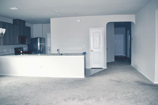 211 Pitkin DR, Lockhart, TX 78644