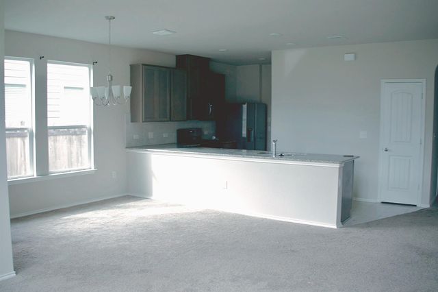 211 Pitkin DR, Lockhart, TX 78644