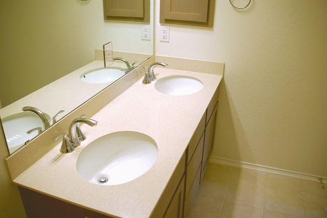 211 Pitkin DR, Lockhart, TX 78644