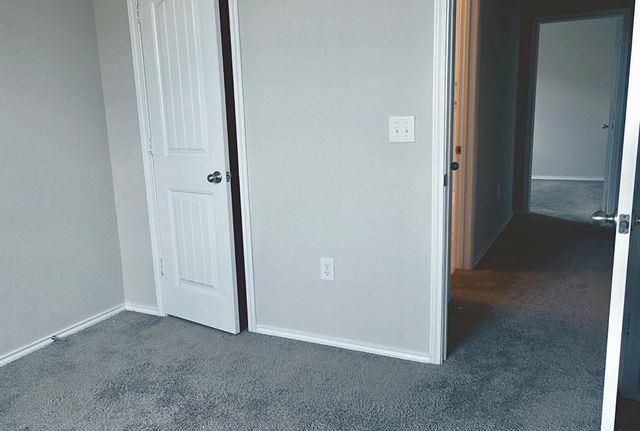 211 Pitkin DR, Lockhart, TX 78644