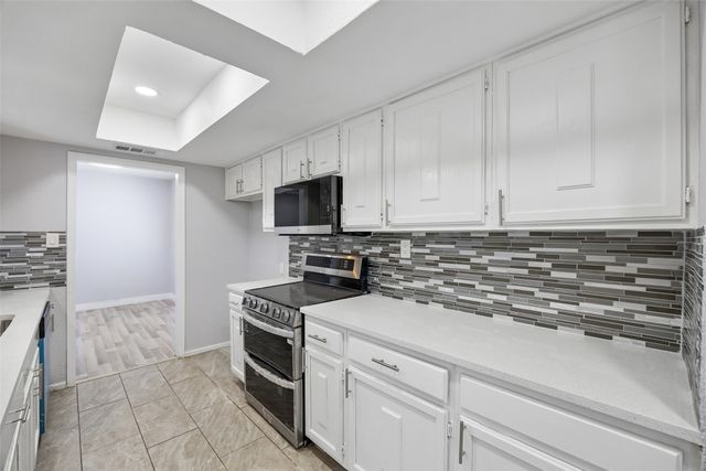 831 Kelso Drive, Dallas, TX 75211