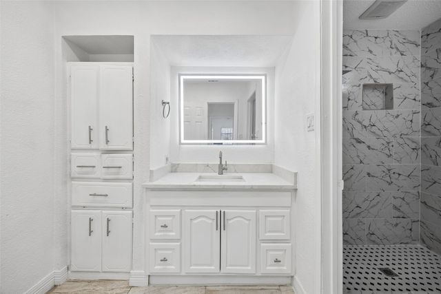 831 Kelso Drive, Dallas, TX 75211