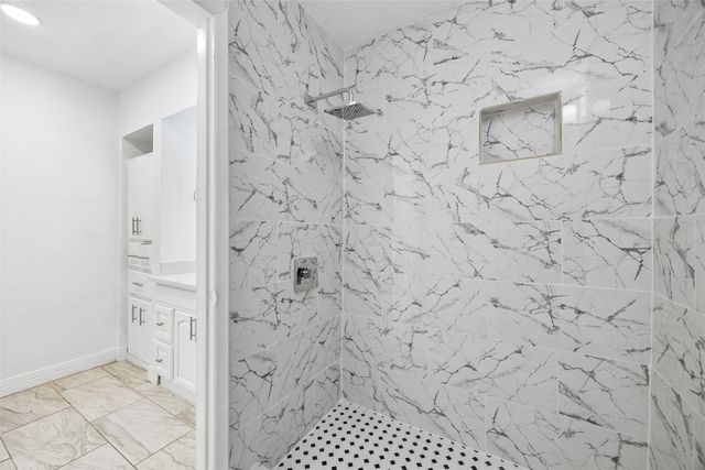 831 Kelso Drive, Dallas, TX 75211