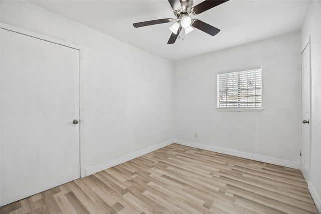 831 Kelso Drive, Dallas, TX 75211