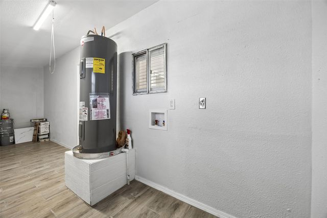 831 Kelso Drive, Dallas, TX 75211