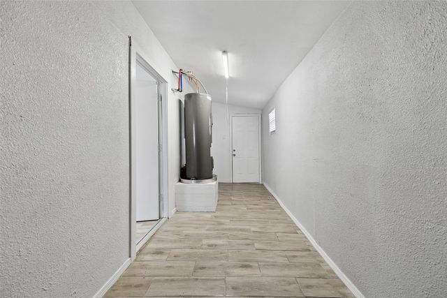 831 Kelso Drive, Dallas, TX 75211