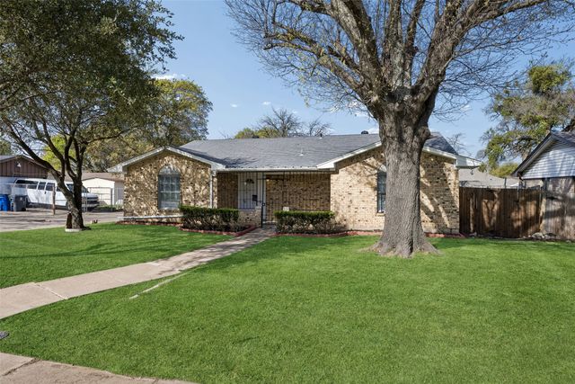 831 Kelso Drive, Dallas, TX 75211
