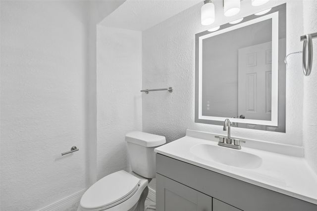 831 Kelso Drive, Dallas, TX 75211