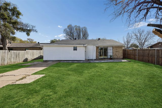 831 Kelso Drive, Dallas, TX 75211