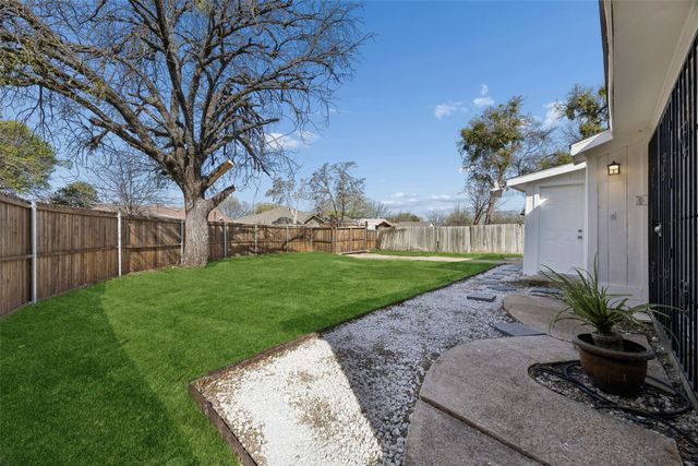 831 Kelso Drive, Dallas, TX 75211