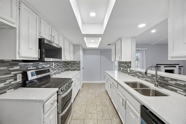 831 Kelso Drive, Dallas, TX 75211