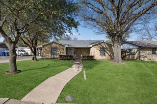 831 Kelso Drive, Dallas, TX 75211