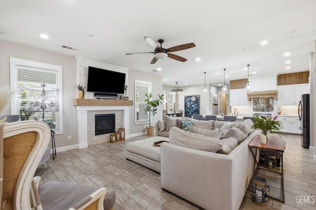 3406 Wicklow Court, Bakersfield, CA 93314