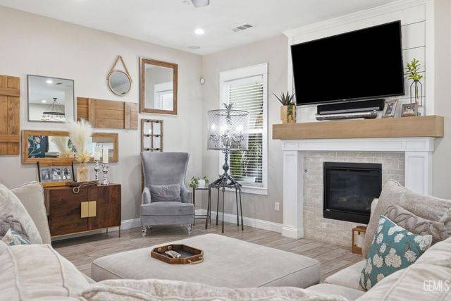 3406 Wicklow Court, Bakersfield, CA 93314