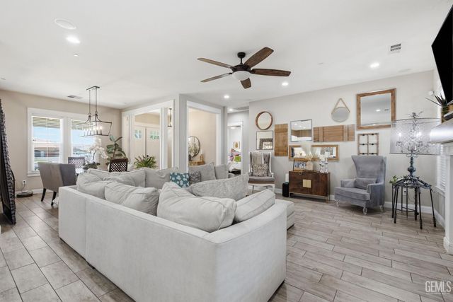 3406 Wicklow Court, Bakersfield, CA 93314