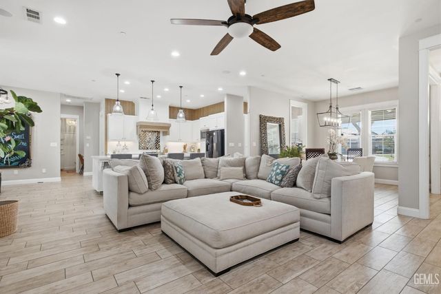 3406 Wicklow Court, Bakersfield, CA 93314
