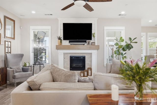 3406 Wicklow Court, Bakersfield, CA 93314