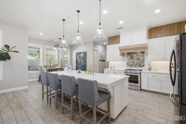 3406 Wicklow Court, Bakersfield, CA 93314