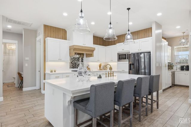 3406 Wicklow Court, Bakersfield, CA 93314