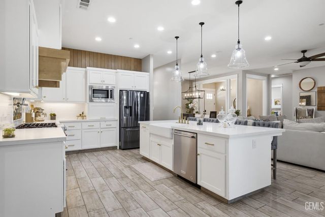 3406 Wicklow Court, Bakersfield, CA 93314