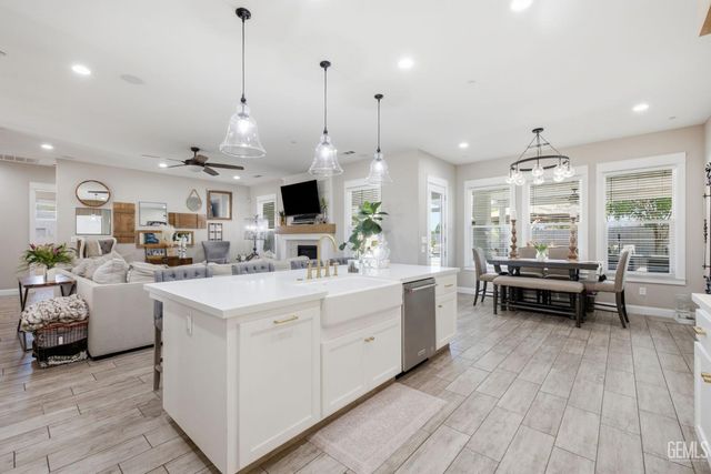 3406 Wicklow Court, Bakersfield, CA 93314