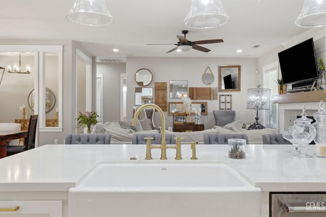 3406 Wicklow Court, Bakersfield, CA 93314