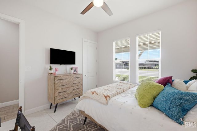 3406 Wicklow Court, Bakersfield, CA 93314