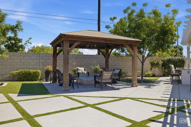 3406 Wicklow Court, Bakersfield, CA 93314