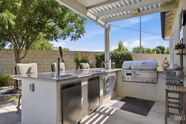 3406 Wicklow Court, Bakersfield, CA 93314