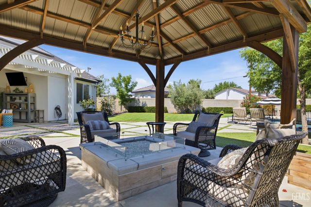 3406 Wicklow Court, Bakersfield, CA 93314