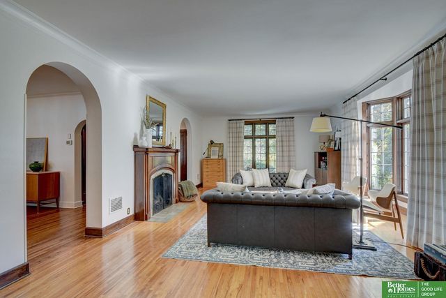 1720 N 52 Street, Omaha, NE 68104