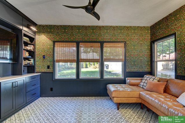 1720 N 52 Street, Omaha, NE 68104