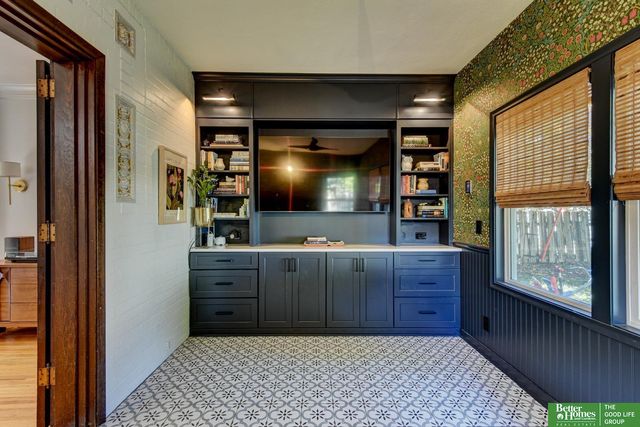 1720 N 52 Street, Omaha, NE 68104