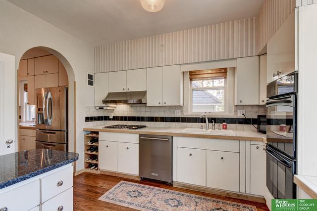 1720 N 52 Street, Omaha, NE 68104