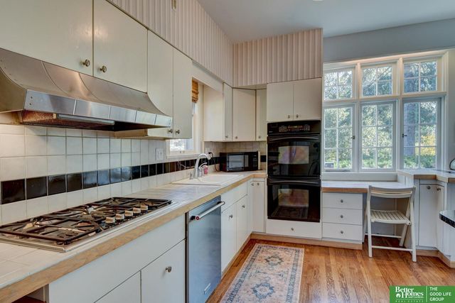 1720 N 52 Street, Omaha, NE 68104