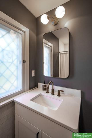 1720 N 52 Street, Omaha, NE 68104