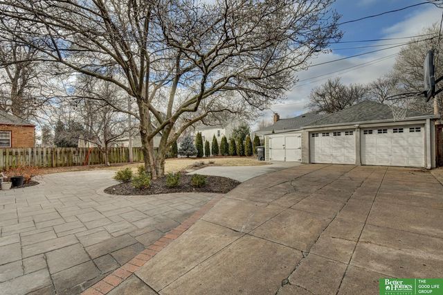 1720 N 52 Street, Omaha, NE 68104