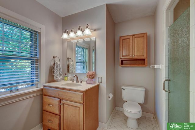 1720 N 52 Street, Omaha, NE 68104