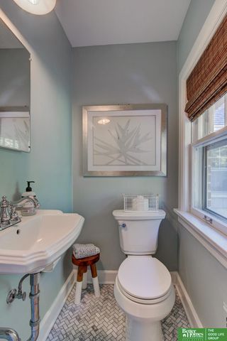 1720 N 52 Street, Omaha, NE 68104