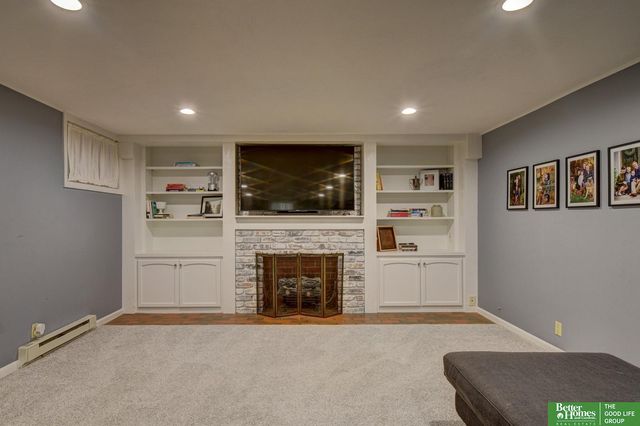 1720 N 52 Street, Omaha, NE 68104